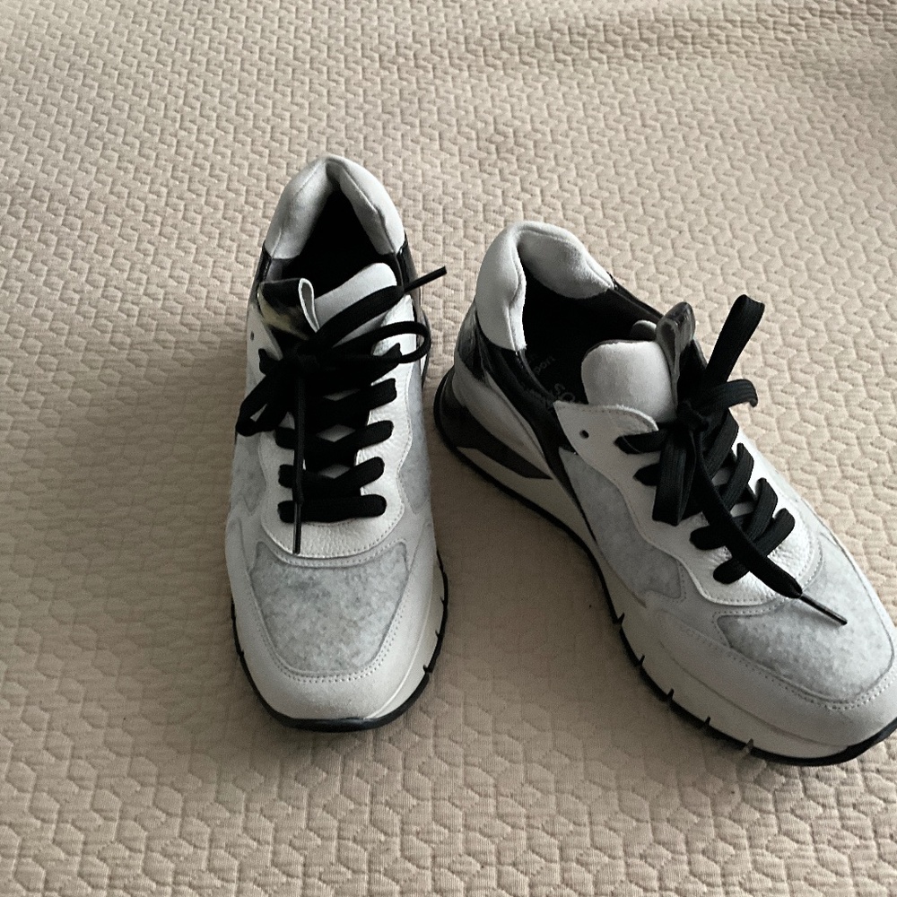 Softwaves athletic shoes